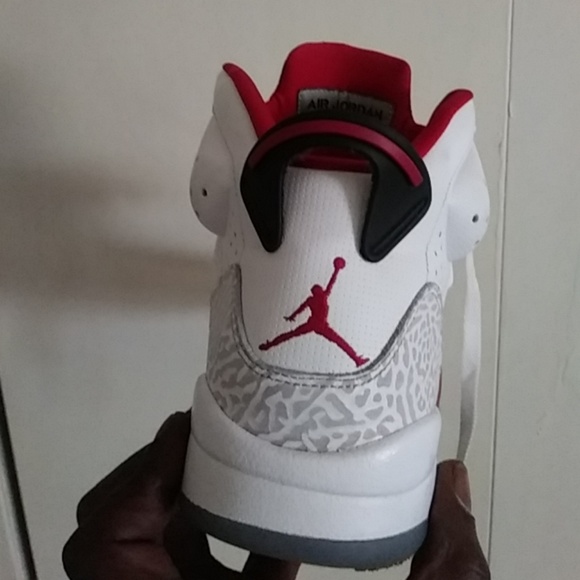 Air-Jordans - Picture 1 of 3